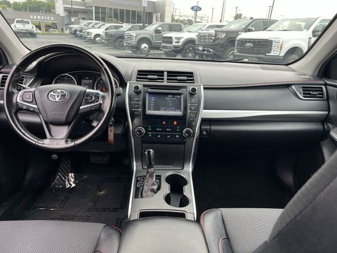 Used 2016 Toyota Camry SE FWD image 22