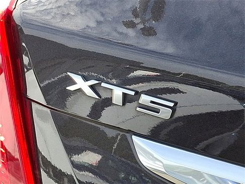 Used 2018 Cadillac XT5 Luxury w/ Driver Awareness Package image 26