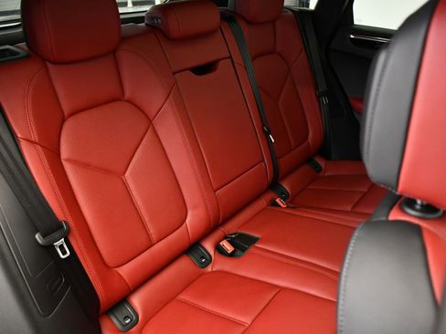 Used 2025 Porsche Macan image 56