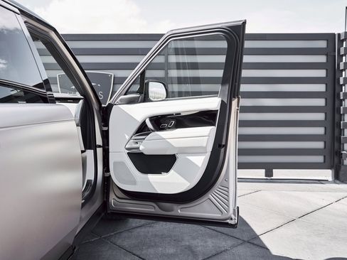 Used 2026 Land Rover Range Rover Long Wheelbase SE image 20