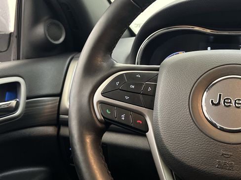 Used 2021 Jeep Grand Cherokee Laredo X image 31