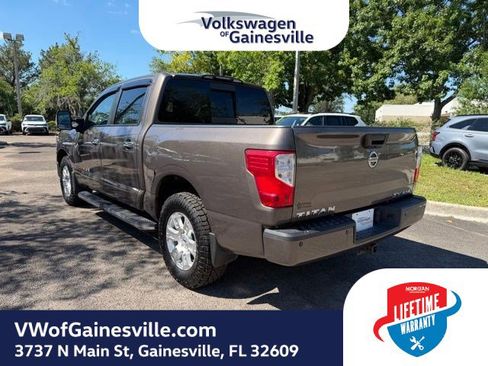 Used 2018 Nissan Titan SV w/ SV Convenience Package AWD/4WD image 4