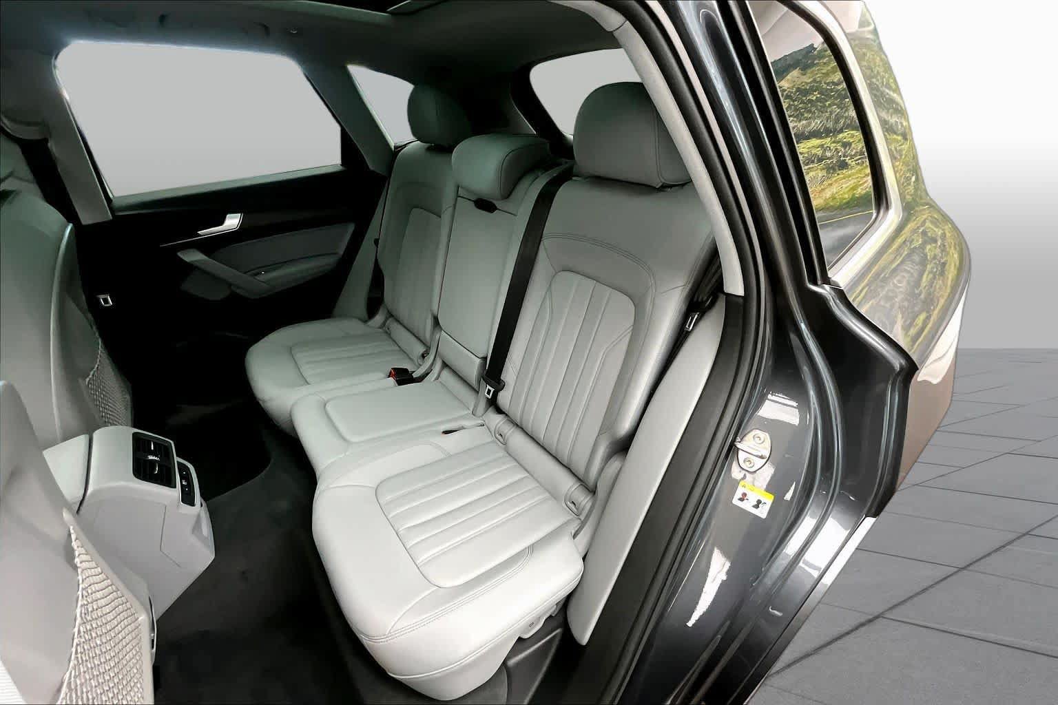 Used 2023 Audi Q5 2.0T Premium Plus w/ Premium Plus Package AWD/4WD image 21
