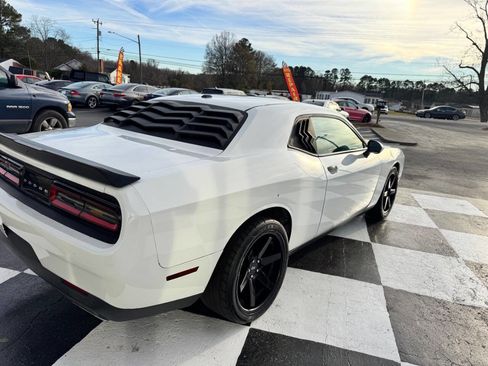 Used 2018 Dodge Challenger R/T w/ Driver Convenience Group image 6