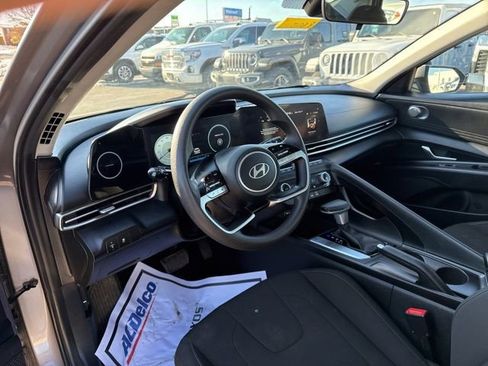Used 2024 Hyundai Elantra SEL image 9