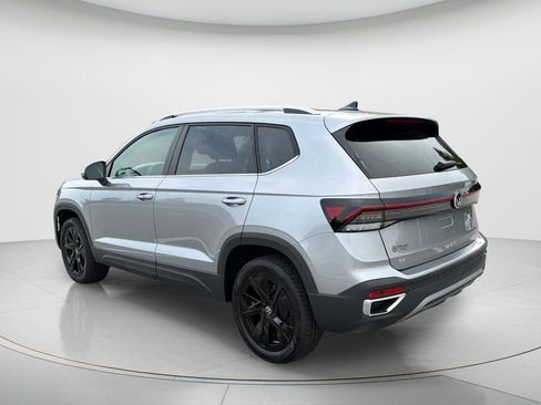 New 2026 Volkswagen Taos SE FWD image 7