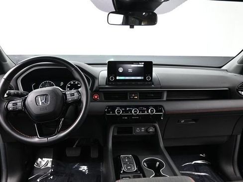 Used 2025 Honda Pilot Sport image 14
