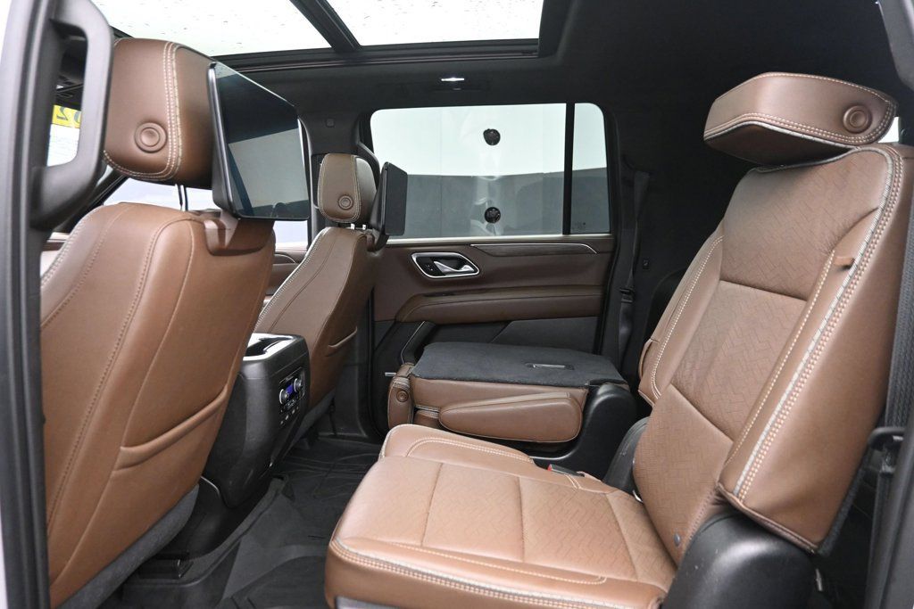 Used 2021 Chevrolet Suburban High Country AWD/4WD image 14