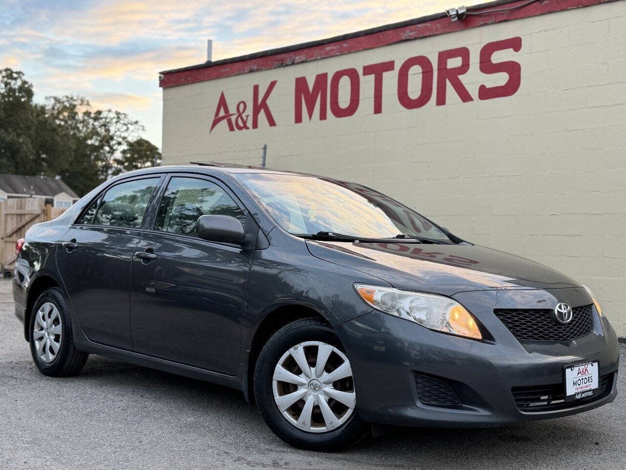 Used 2009 Toyota Corolla LE FWD image 1