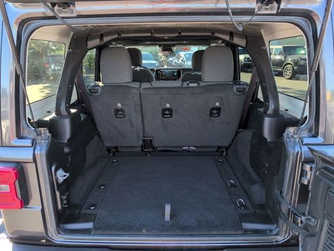 Used 2025 Jeep Wrangler Rubicon w/ Convenience Group image 29