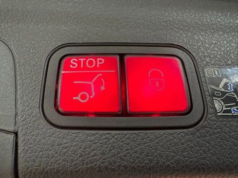 Used 2025 Mercedes-Benz GLE 350 4MATIC image 23