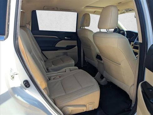 Used 2017 Toyota Highlander Limited image 18