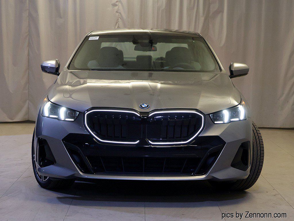 Used 2027 BMW 550e xDrive AWD/4WD image 5