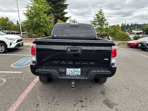 Used 2021 Toyota Tacoma TRD Off-Road w/ TRD Premium Off Road Package AWD/4WD image 9
