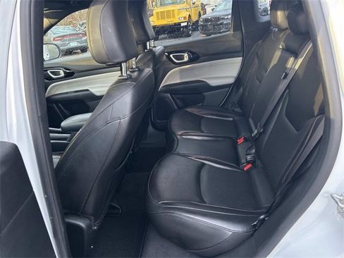 Used 2023 Jeep Compass Limited image 11