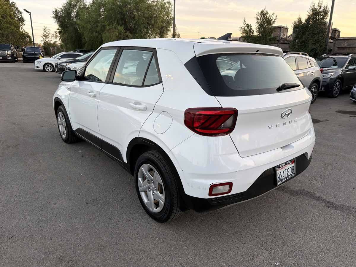 Used 2020 Hyundai Venue SE FWD image 5