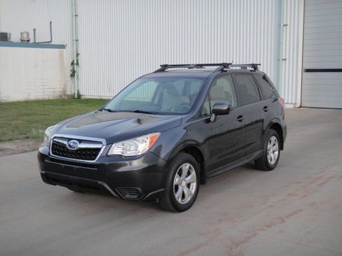 Used 2015 Subaru Forester 2.5i Premium AWD/4WD image 2