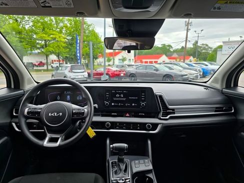 Used 2024 Kia Sportage LX AWD/4WD image 3