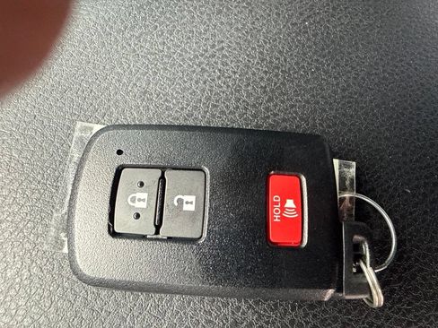 Used 2021 Toyota Tacoma TRD Sport AWD/4WD image 29