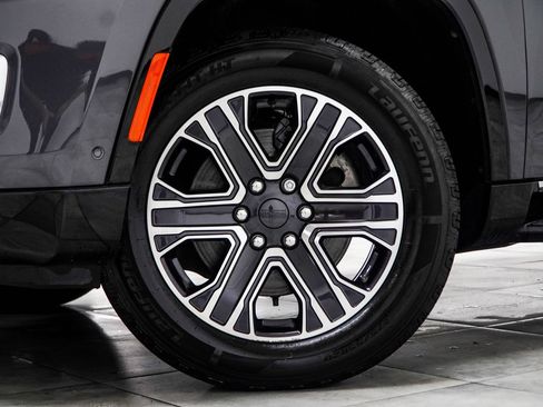 Used 2022 Jeep Wagoneer Series III RWD image 6