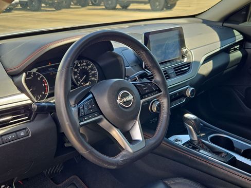 Used 2023 Nissan Altima 2.5 SR FWD image 12