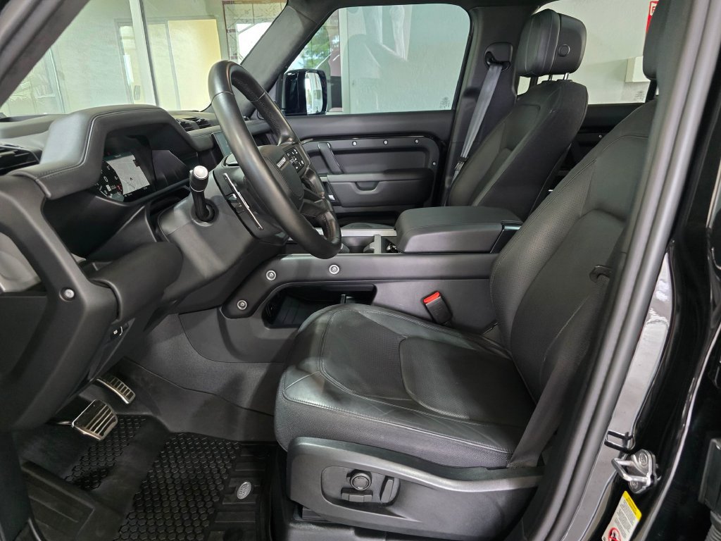 Used 2025 Land Rover Defender 110 V8 AWD/4WD image 21