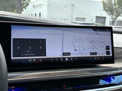 Certified 2023 BMW i7 xDrive60 AWD/4WD image 24