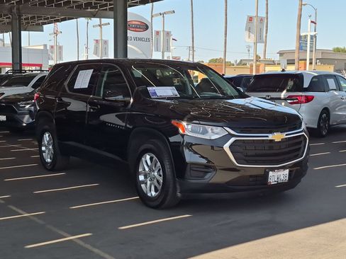 Used 2020 Chevrolet Traverse LS FWD image 2