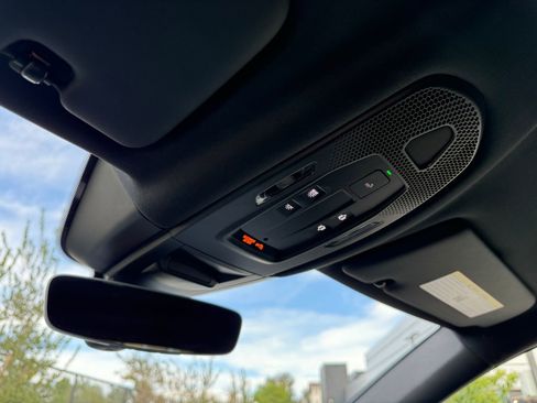 Used 2025 Porsche Cayenne Loaner image 17