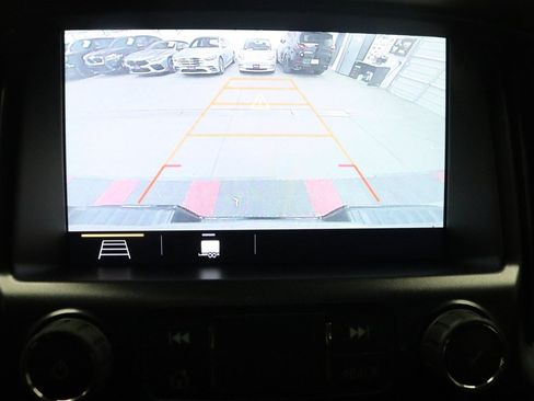 Used 2019 Chevrolet Colorado Z71 AWD/4WD image 32
