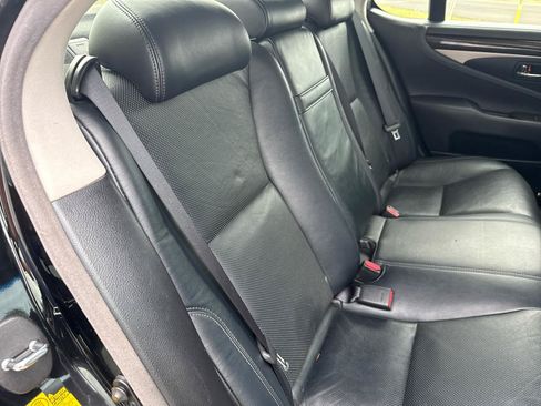 Used 2013 Lexus LS 460 AWD w/ Comfort Pkg image 40