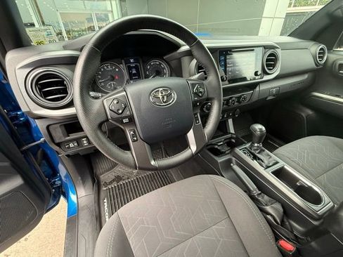 Used 2018 Toyota Tacoma TRD Sport AWD/4WD image 10