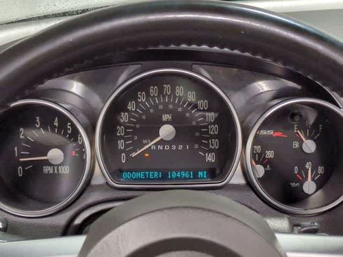 Used 2005 Chevrolet SSR w/ Preferred Equipment Group RWD image 27