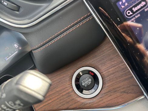 Used 2023 Jeep Grand Cherokee L Summit w/ Luxury Tech Group V image 20