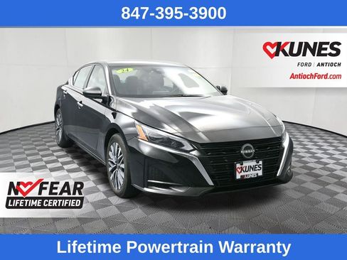 Used 2024 Nissan Altima 2.5 SV FWD image 1