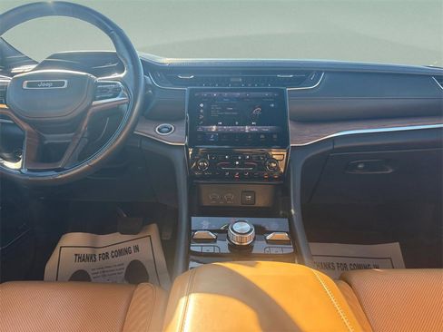 Used 2022 Jeep Grand Cherokee L Summit w/ Luxury Tech Group V image 17