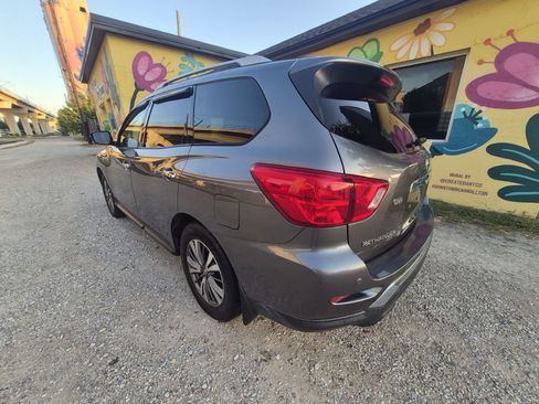 Used 2019 Nissan Pathfinder SV FWD image 5