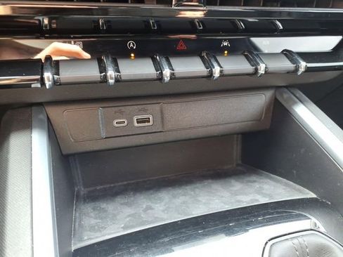 Used 2023 Chevrolet Colorado LT image 29