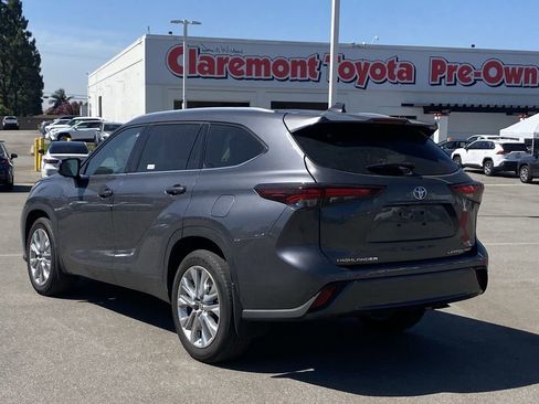 Used 2024 Toyota Highlander Limited AWD/4WD image 4