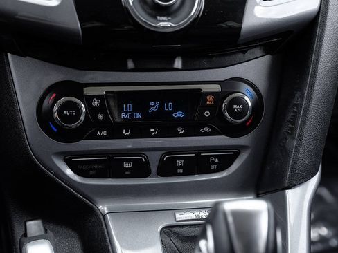 Used 2013 Ford Focus Titanium FWD image 31
