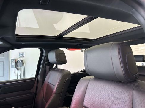 Used 2024 Toyota Tundra Platinum AWD/4WD image 18