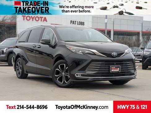 Used 2025 Toyota Sienna Platinum image 1