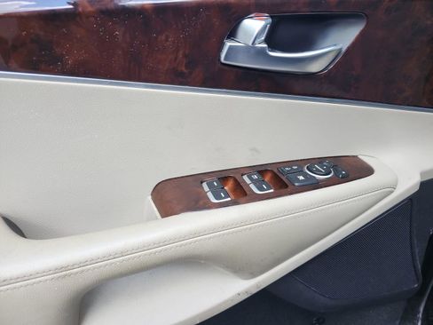 Used 2017 Kia Sorento LX w/ LX Convenience Package image 16