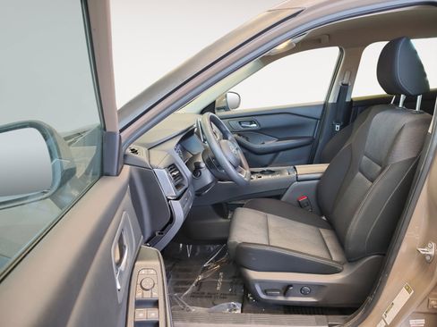 Used 2024 Nissan Rogue SV image 23