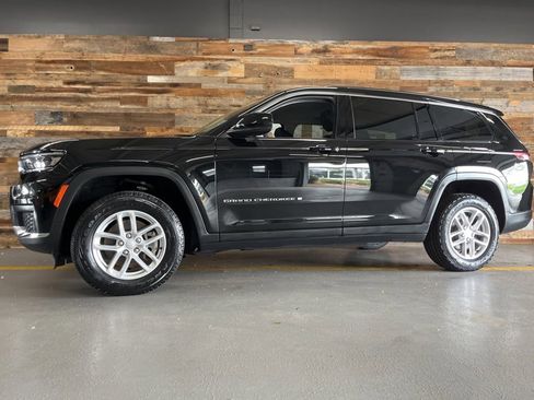 Used 2023 Jeep Grand Cherokee L Laredo AWD/4WD image 17