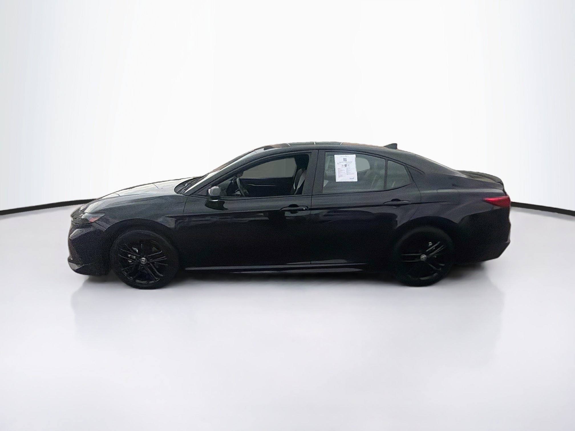 Used 2025 Toyota Camry SE FWD image 4
