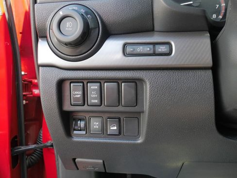 Used 2021 Nissan Titan PRO-4X w/ Pro-4x Convenience Package AWD/4WD image 24