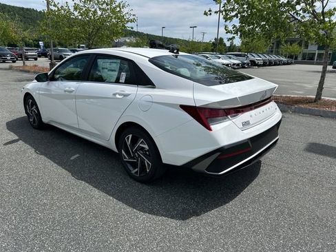New 2026 Hyundai Elantra Limited FWD image 3