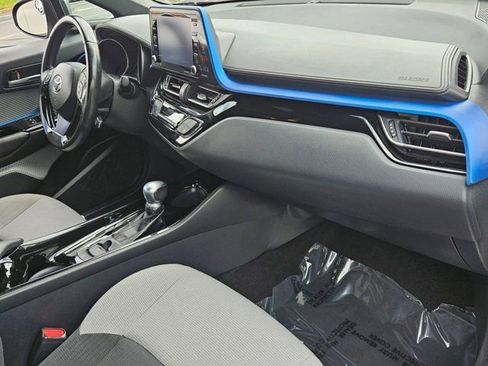 Used 2019 Toyota C-HR XLE FWD image 19