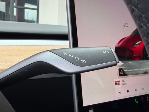 Used 2024 Tesla Model Y Long Range AWD/4WD image 17